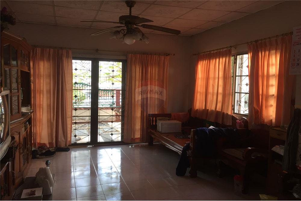 Nong Chok Second hand single house condo for sale rent